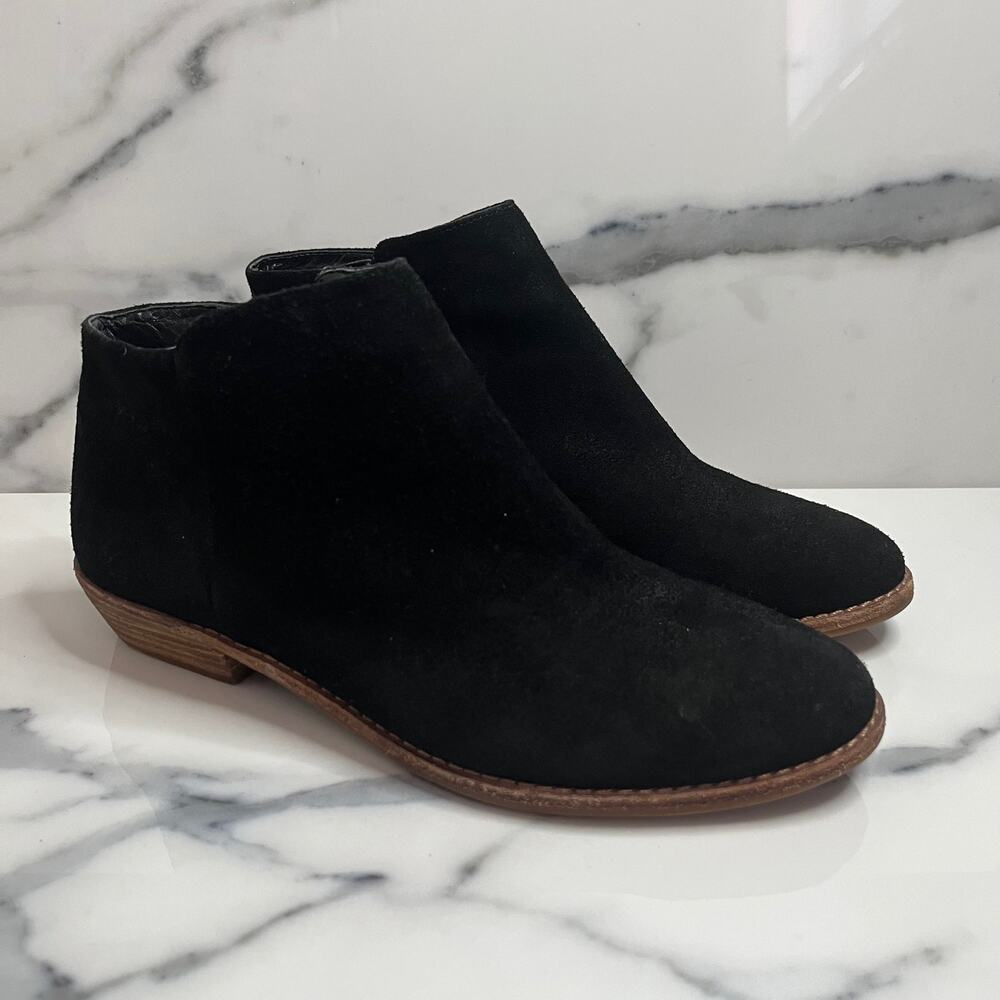 Gianni Bini Minimalist Black Leather Bootie Sz 7.5 Closet Staple Boho Festival